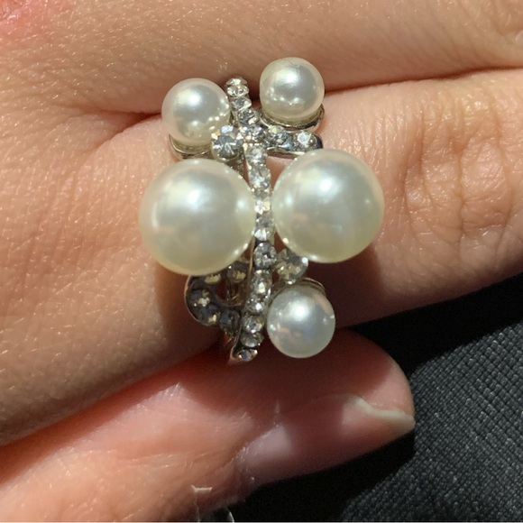 3/$10 Fake pearl/jewel clustered ring - Picture 2 of 3